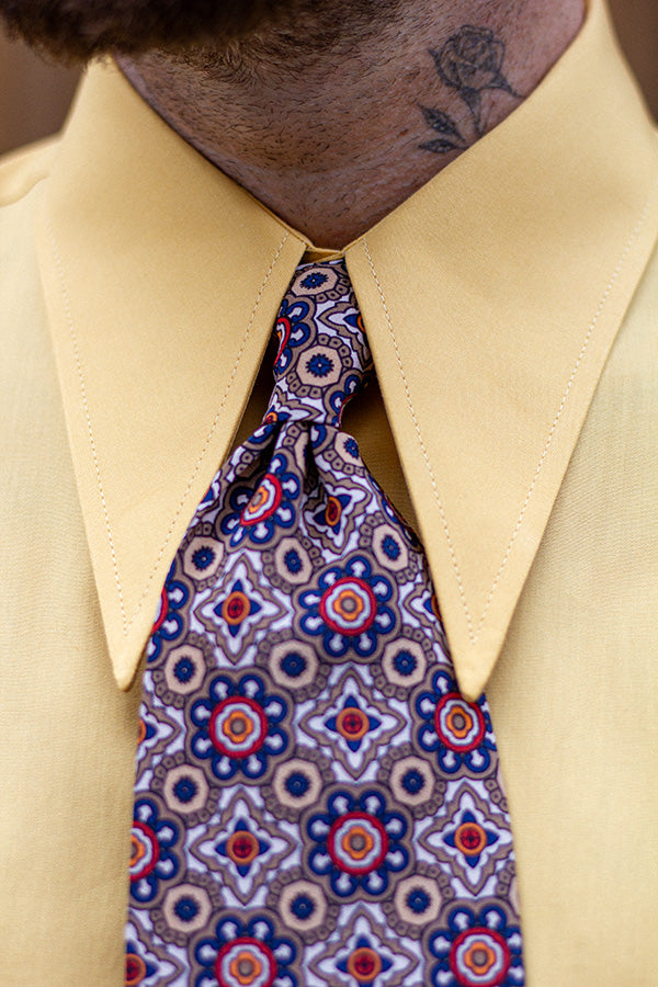 Antun – Poplin – Spear collar – Curry