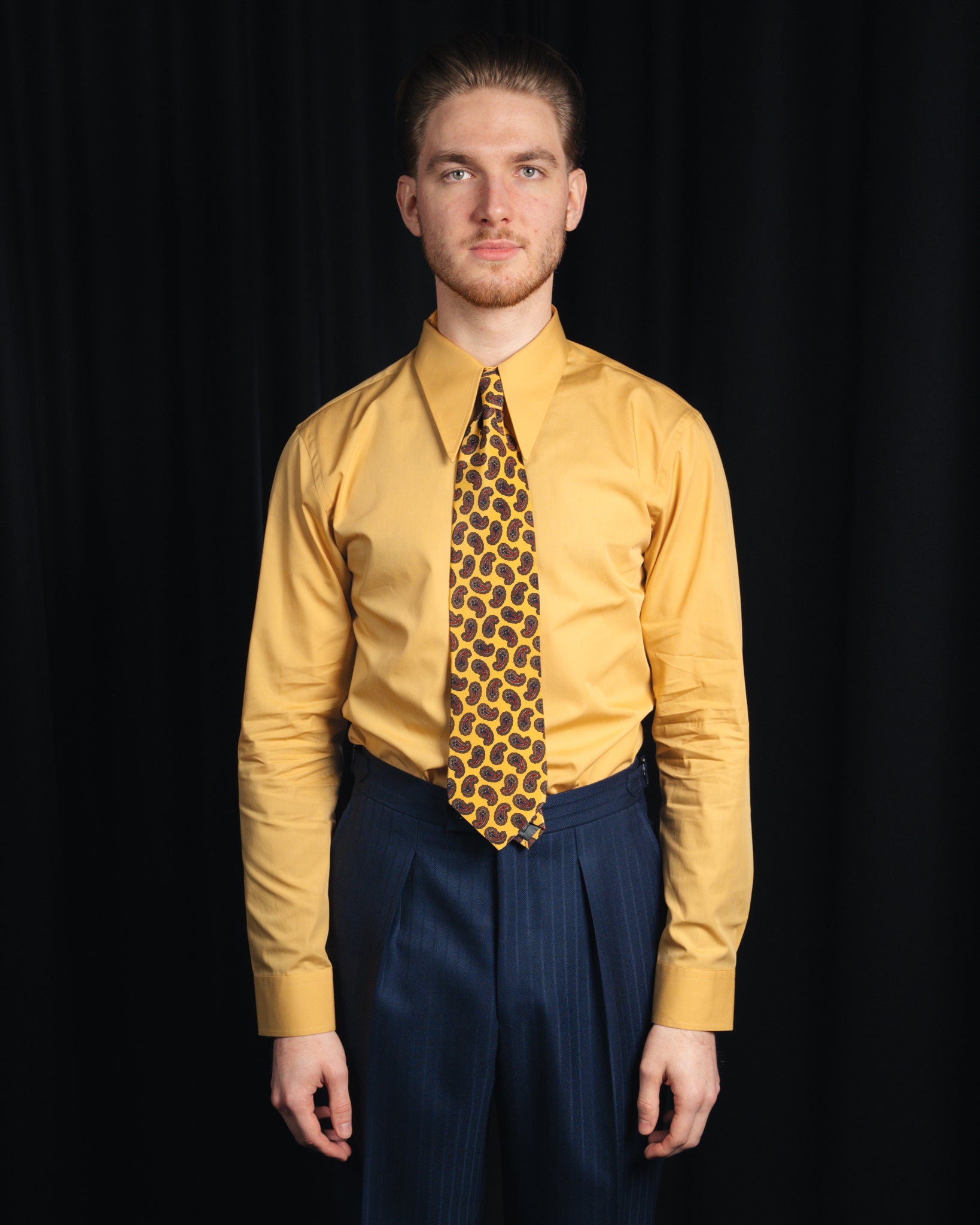 Antun – Poplin – Spear collar – Curry