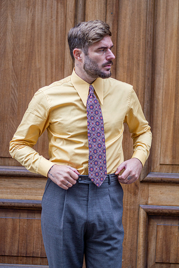 Antun – Poplin – Spear collar – Curry