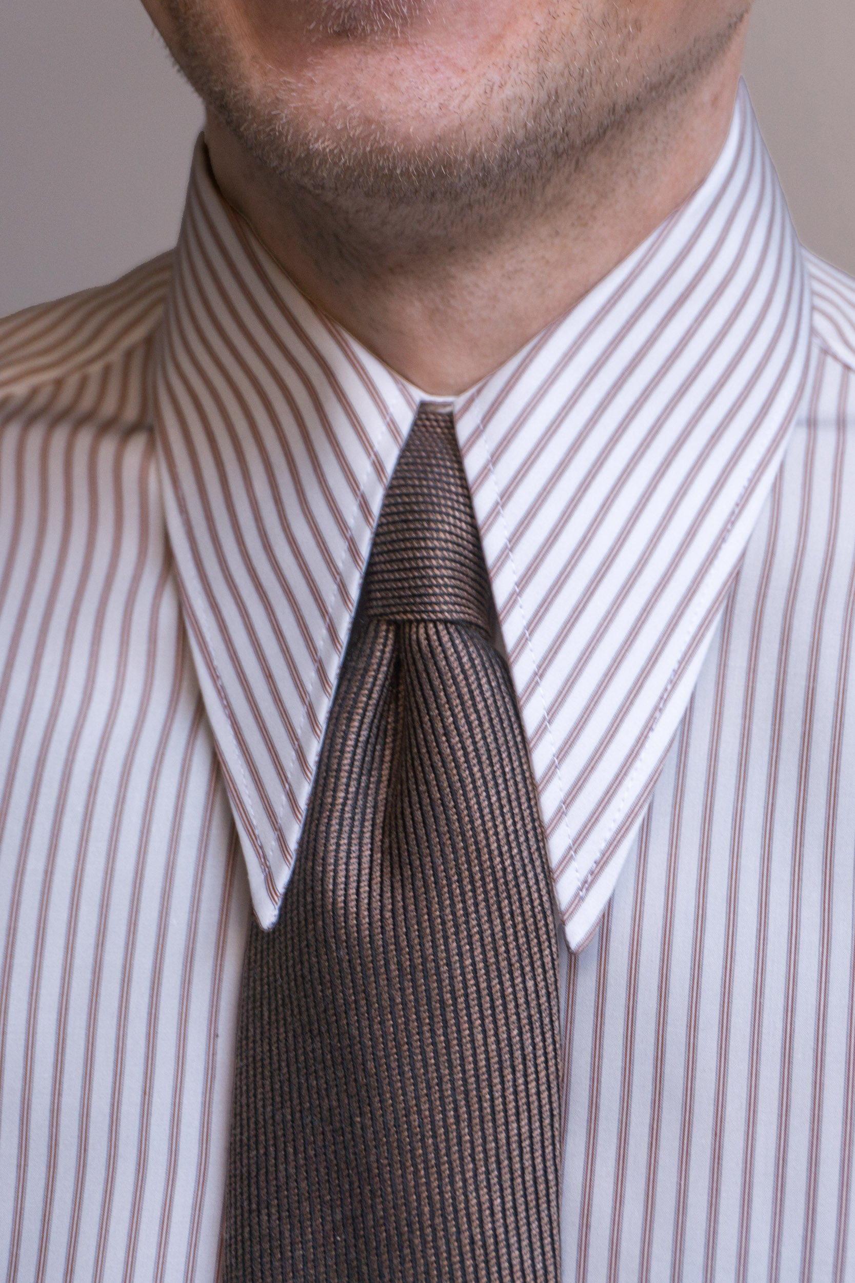 Antun – Poplin – Spear collar – Mustard stripe