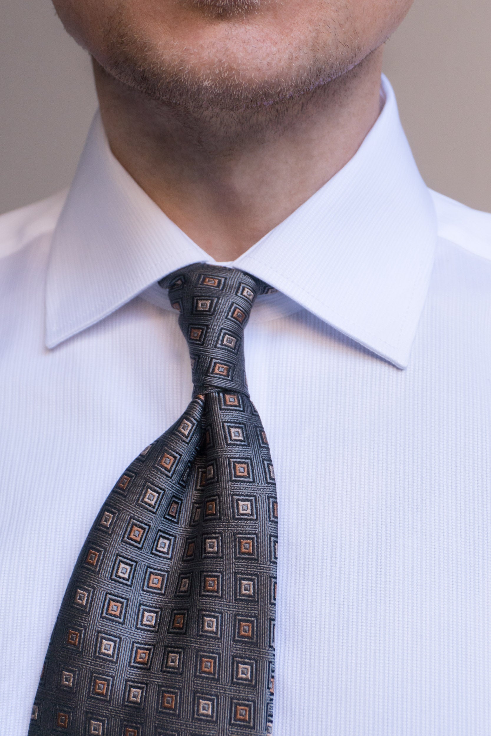 Ante - Cutaway Collar - White Structure
